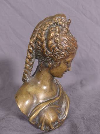 Buste de femme à l'antique. Elément en bronze 