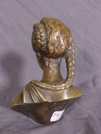 Buste de femme à l'antique. Elément en bronze 