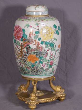 Vase couvert en porcelaine de Chine à décor d'un 