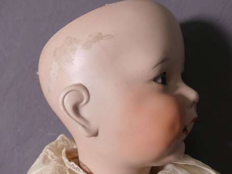 Bébé caractère tête porcelaine marqué en creux 