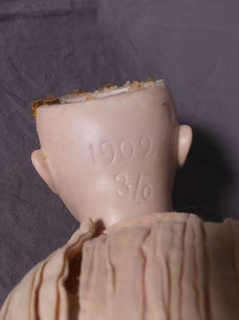 Poupée allemande tête porcelaine marquée en creux 