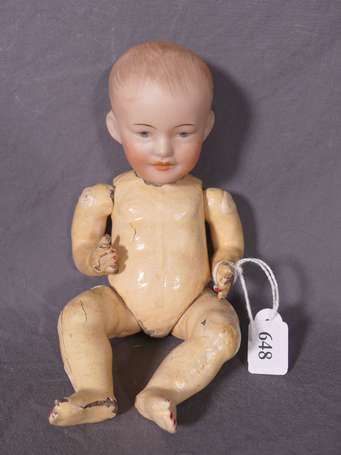 Bébé caractère tête porcelaine marqué en creux 