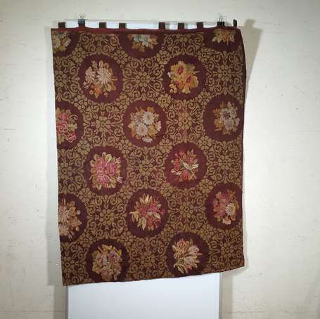 AUBUSSON - Tapis plat (technique tapisserie). 