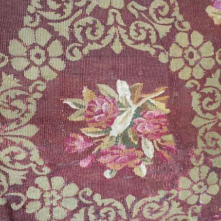 AUBUSSON - Tapis plat (technique tapisserie). 