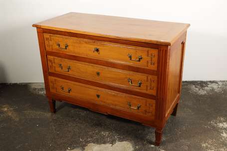 Commode bureau en bois fruitier et sapin, ouvrant 