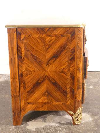 Commode en bois de placage et marqueterie, la face