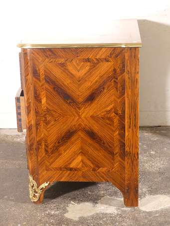 Commode en bois de placage et marqueterie, la face