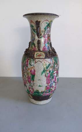 CHINE, Nankin - Vase balustre en grès porcelaineux