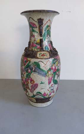 CHINE, Nankin - Vase balustre en grès porcelaineux