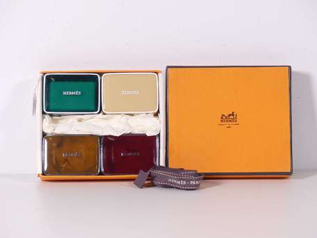 HERMES - Coffret de quatre savons parfumés. En 