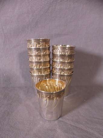 Lot de12 verres à liqueur en argent à décor de 