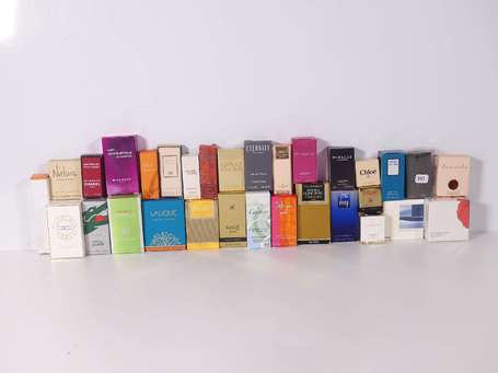 Lot d'environ 30 miniatures de parfum en boite ou 