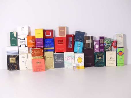 Lot d'environ 30 miniatures de parfum en boite ou 