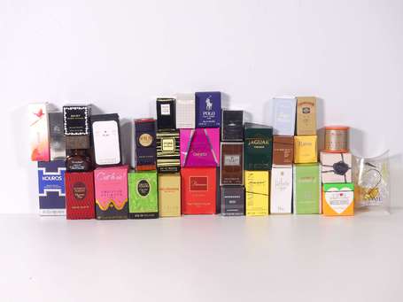 Lot d'environ 30 miniatures de parfum en boite ou 