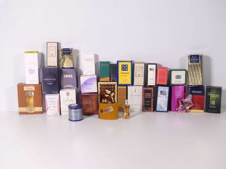 Lot d'environ 30 miniatures de parfum en boite ou 