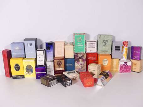 Lot d'environ 30 miniatures de parfum en boite ou 