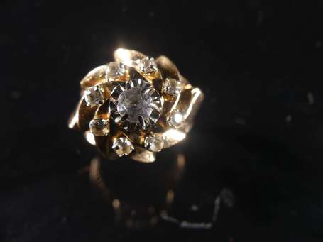 Bague dôme en or jaune 18K (750°/00) elle est 