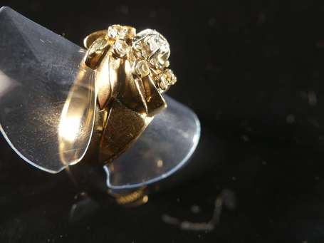 Bague dôme en or jaune 18K (750°/00) elle est 