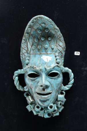 Masque en céramique émaillée bleu monté sur une 