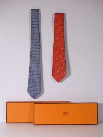HERMES - Deux cravates en soie. En boites. 