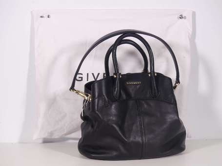 GIVENCHY - Sac à main en cuir lisse noir, double 