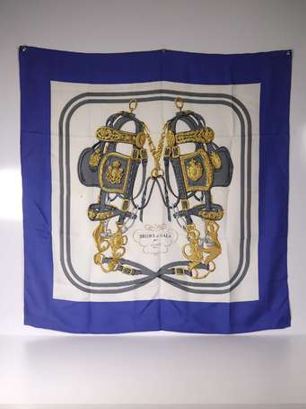 HERMES Paris - Carré en twill de soie imprimé et 