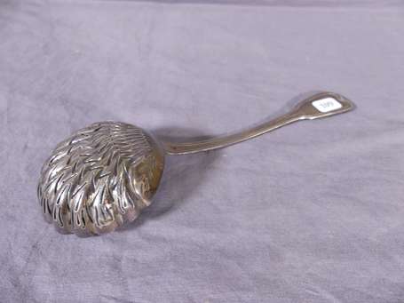 Cuillère saupoudreuse en argent, modèle filet, le 