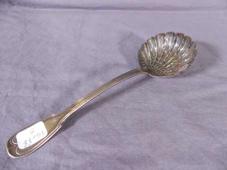 Cuillère saupoudreuse en argent, modèle filet, le 