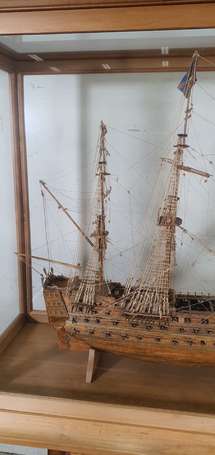 Maquette du trois-mâts Victory en bois verni sous 