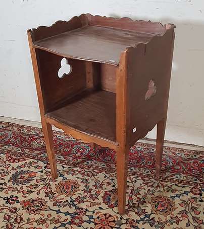 Table à encas en bois teinté, les côtés ajourés, 