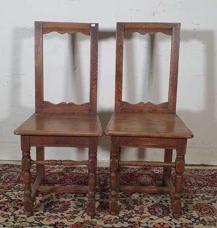 Deux chaises alsaciennes en chêne, le dossier 