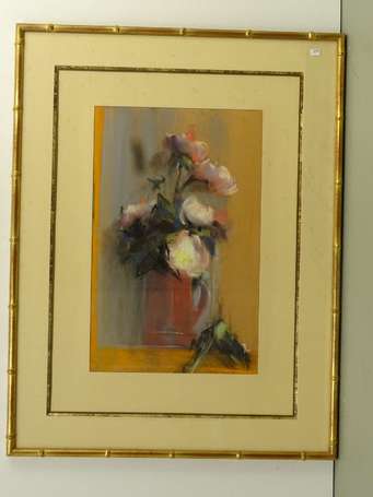 ECOLE XXè siècle - Bouquet. Pastel 48 x 31 cm