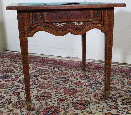 Table à jeux en marqueterie de bois indigènes, le 