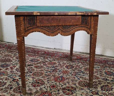 Table à jeux en marqueterie de bois indigènes, le 