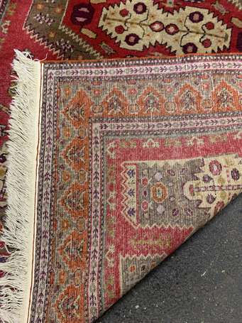 Tapis Derbent (chaîne, trame et velours en laine),