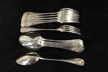 Six couverts en argent modèle baguette, la spatule