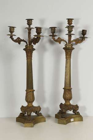 Paire de chandeliers en bronze patiné à quatre 