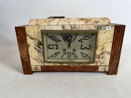 Pendule en marbre. Circa 1940. Manque le sujet.