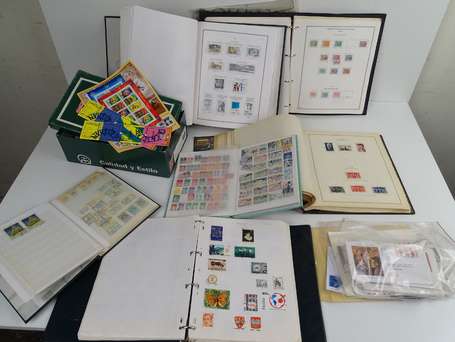 Sac contenant 2 albums de timbres France oblitérés