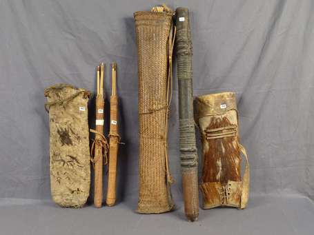 Six anciens carquois en bois cuir bambou et rotin 