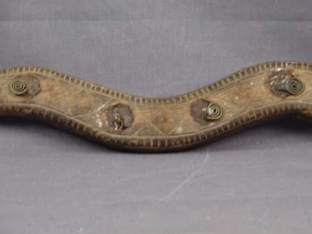 Ancien bâton serpent en bois dur à patine bicolore