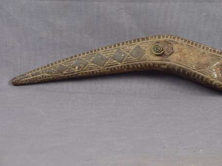 Ancien bâton serpent en bois dur à patine bicolore