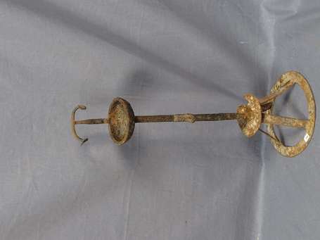 Ancienne lampe rituelle en fer forgé à une 