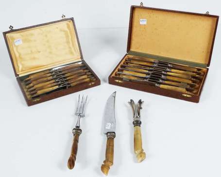 Ensemble de douze couteaux de table, douze 