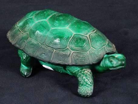 Tortue en verre vert à l'imitation de la malachite