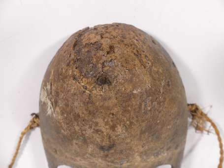 Ancien masque de coureur en bois dur, taille 