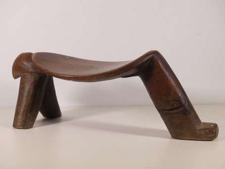 Ancien et exceptionnel tabouret zoomorphe en bois 