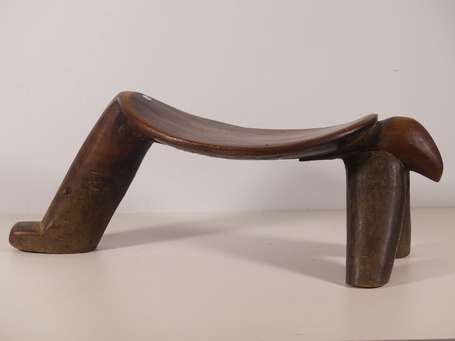 Ancien et exceptionnel tabouret zoomorphe en bois 