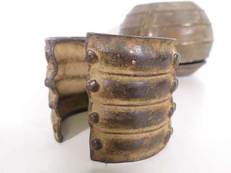Quatre anciens bracelets en bronze, fonte à cire 
