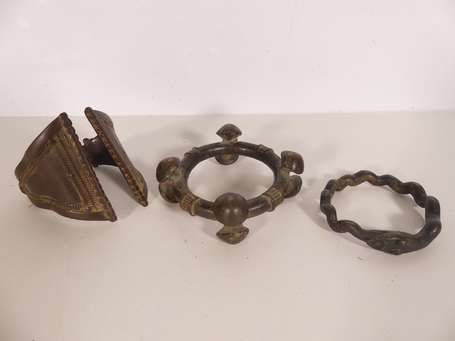 Trois anciens bracelets en bronze, technique de la